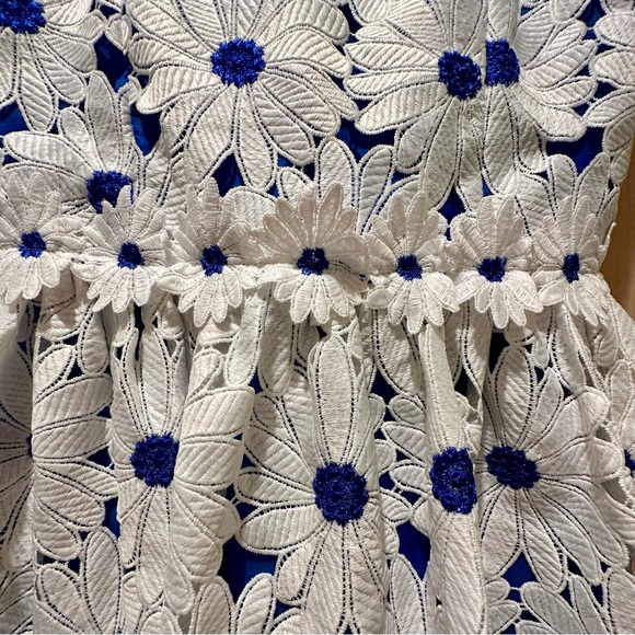 ALICE OLIVIA 3D Flowers Dress - Picture 3 of 4